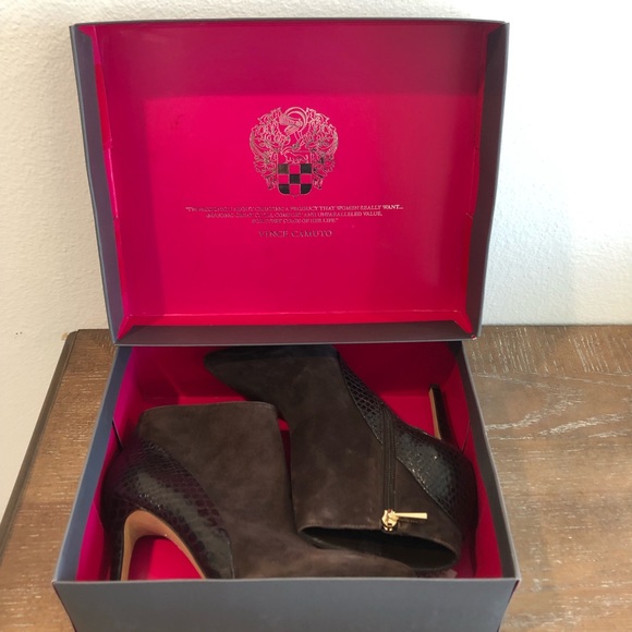Vince Camuto Kasi Brown Suede Booties Size 8.5 - Picture 14 of 16